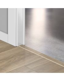 QUICKSTEP INCIZO PROFIEL HAVANNA EIK NATUUR MET ZAAGSNEDEN QSINCP01656 2150X48X13MM